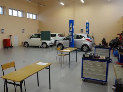 Zdjęcie przedstawiające bazę dydaktyczną dla kształcenia zawodowego (mechanika).