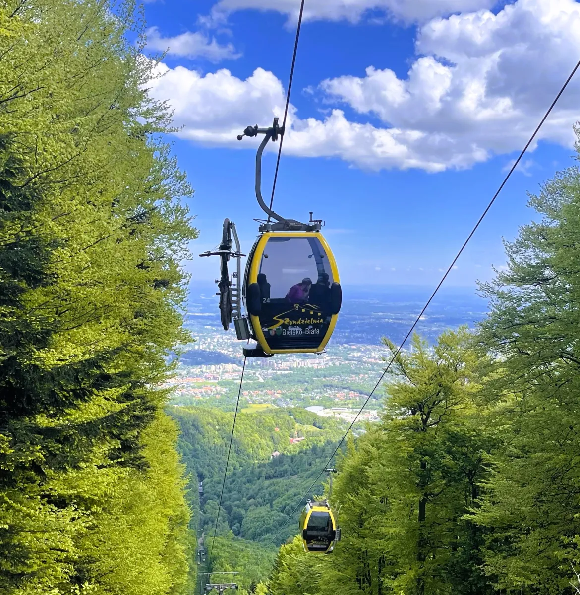 Zdjęcie przedstawiające kolej linową na Szyndzielnię